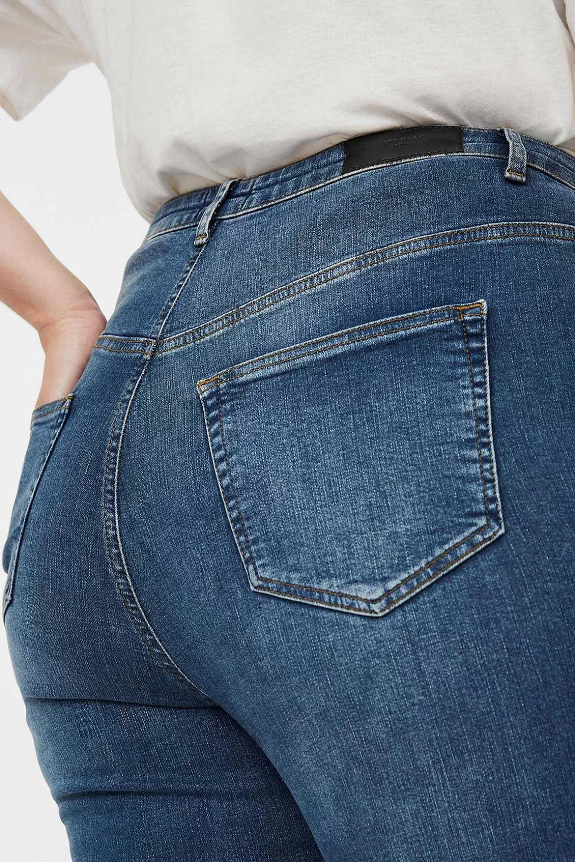 Vero Moda Curve Curve - Lora High Waist Jeans In Medium Blue Denim Best Sale