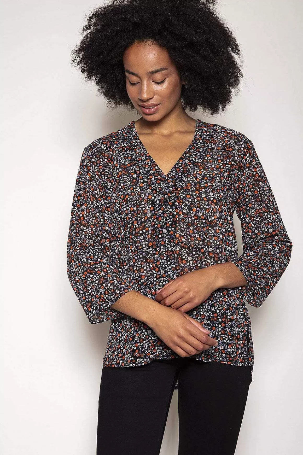 Rowen Avenue V-Neck Blouse In Floral Print Cheap