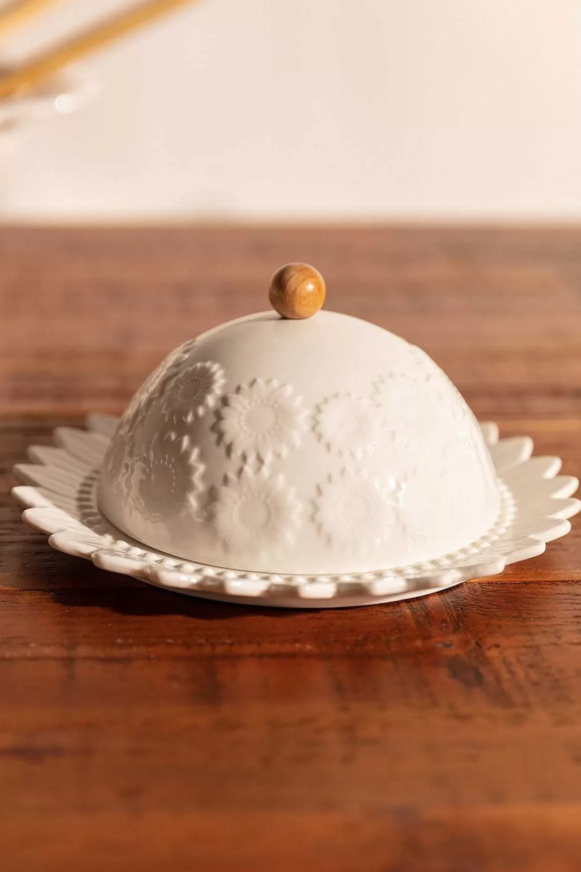 Carraig Donn HOME White Ceramic Butter Dish Flash Sale