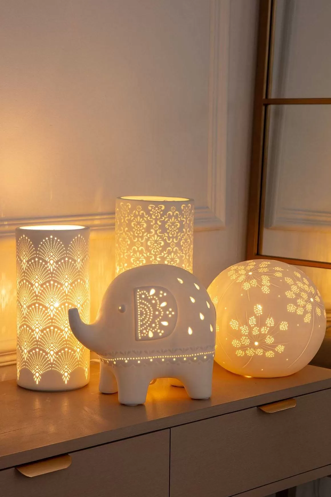 Carraig Donn HOME Willian Morris Led Table Lamp New