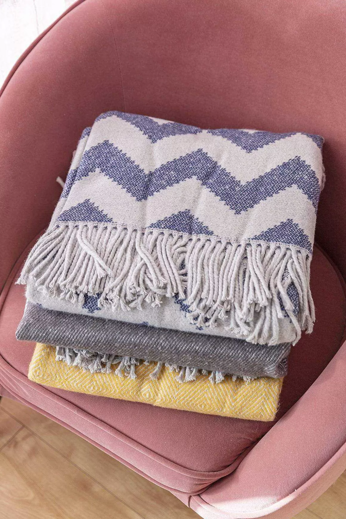 Scatter Box Ziggy Throw 127X178Cm In Navy And Grey New